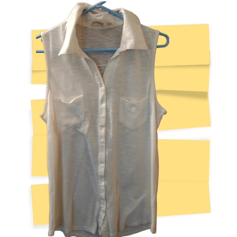 Sleeveless shirt